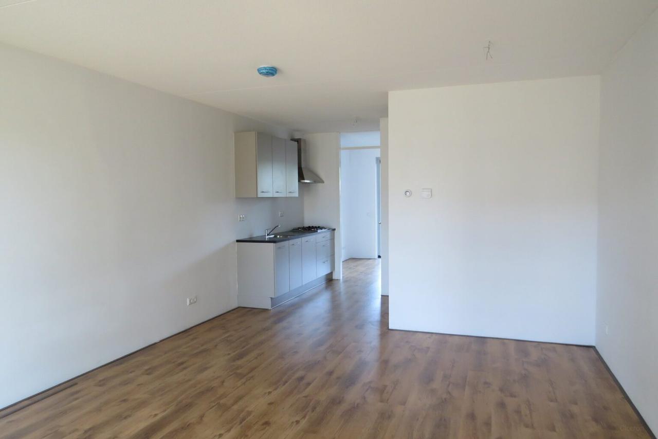 Apartment with sunny balcony - Image 6