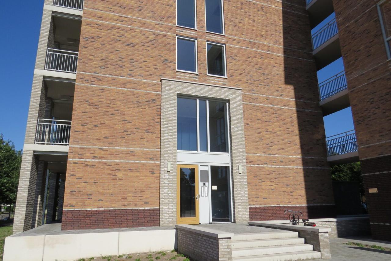 Apartment with sunny balcony - Image 12
