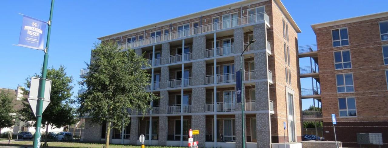 Apartment with sunny balcony - Image 1