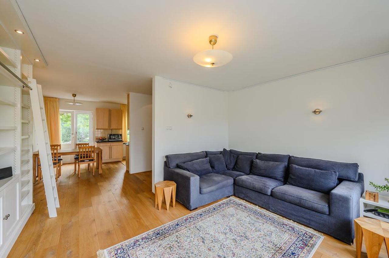 4-kamer hoekwoning met tuin in Slotermeer - Afbeelding 1
