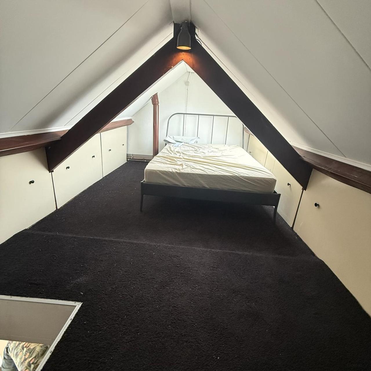 Room with private kitchen near city center - Image 6