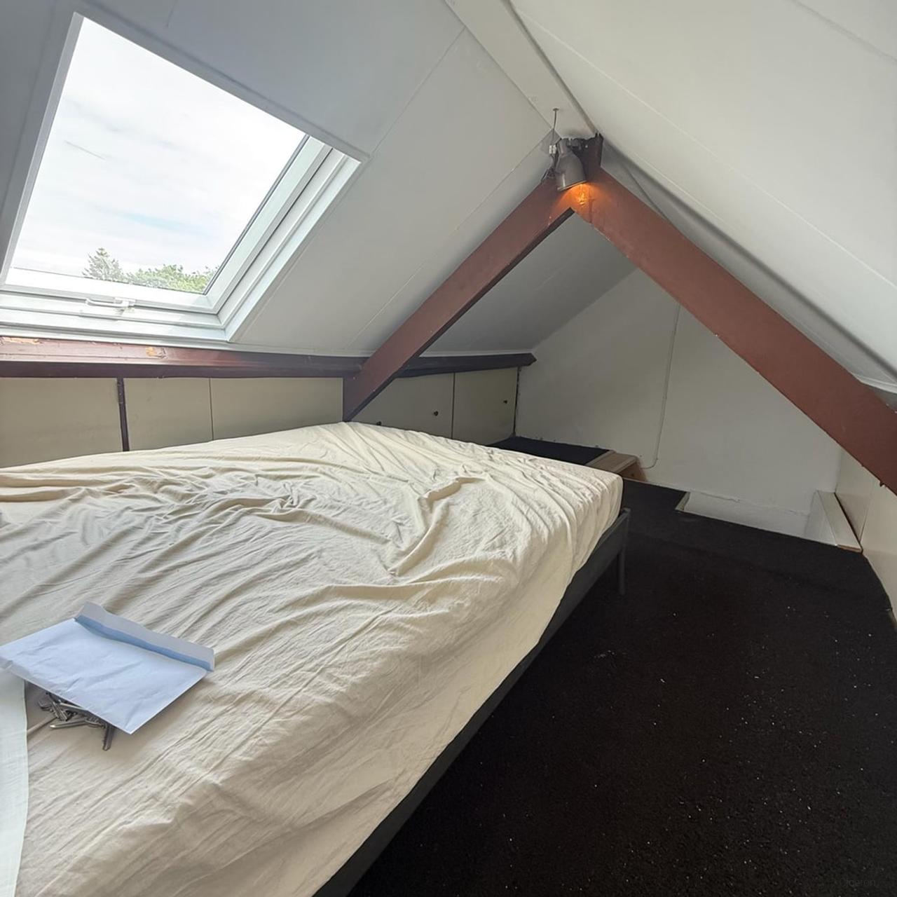Room with private kitchen near city center - Image 7
