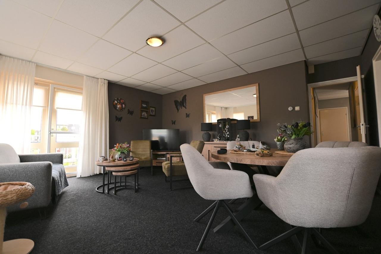 2-bedroom apartment with 2 balconies - Image 5