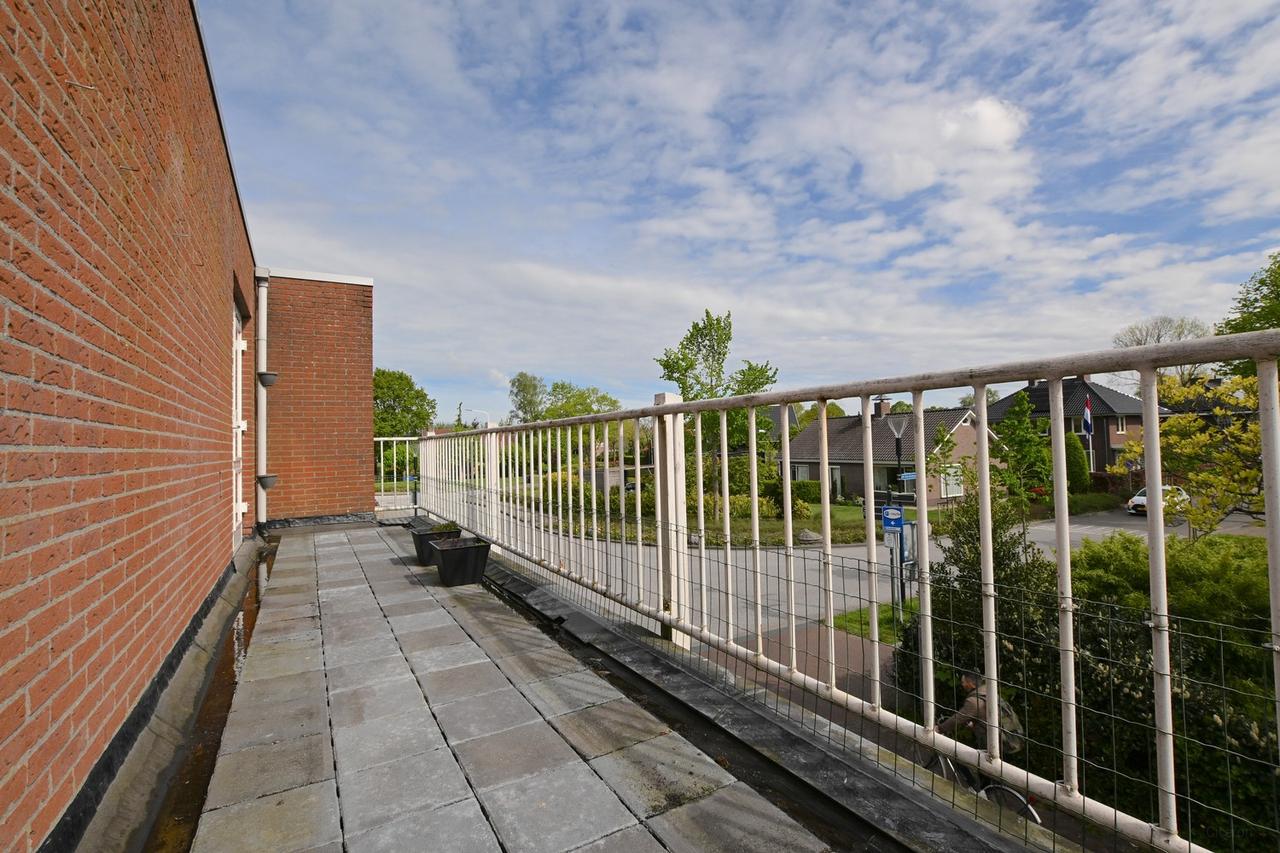 2-bedroom apartment with 2 balconies - Image 8