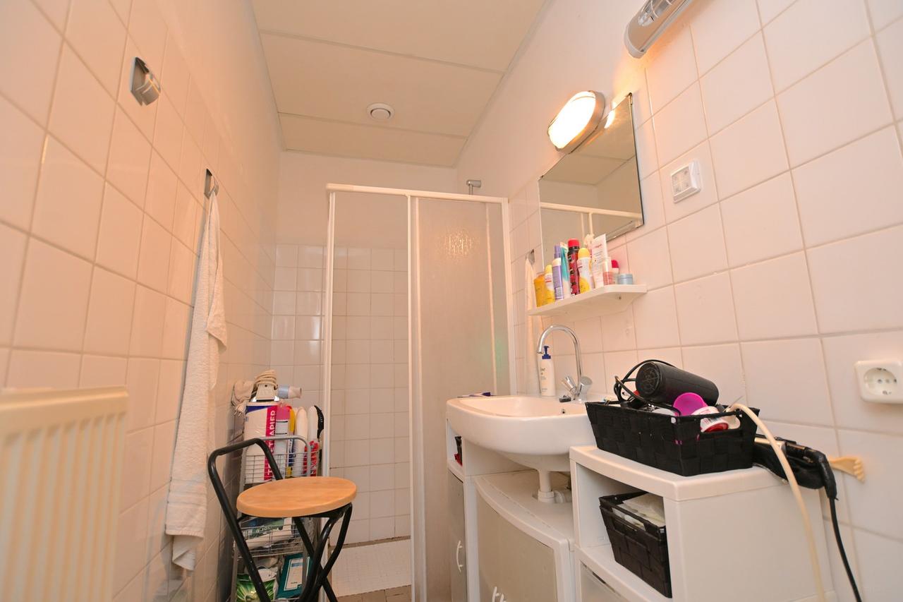 2-bedroom apartment with 2 balconies - Image 16
