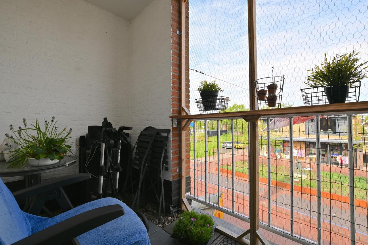 2-bedroom apartment with 2 balconies - Image 13