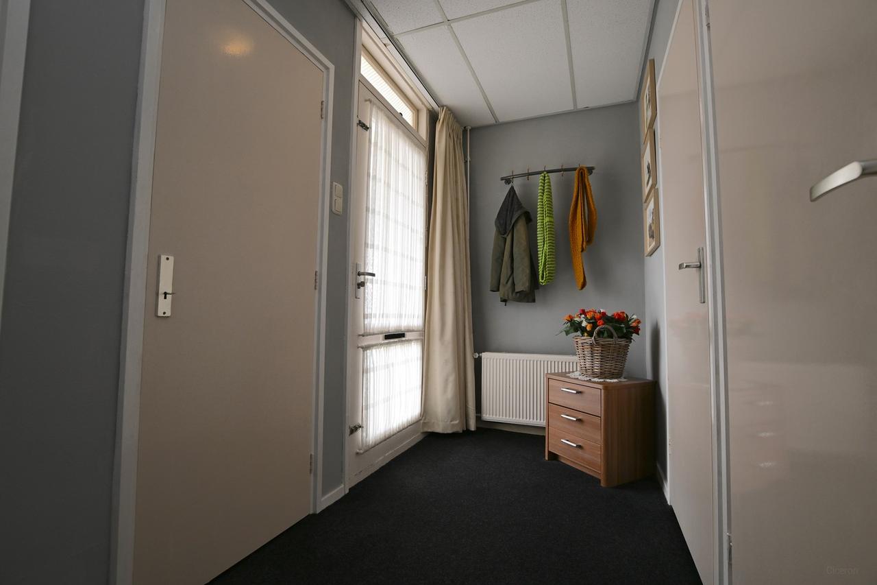 2-bedroom apartment with 2 balconies - Image 2