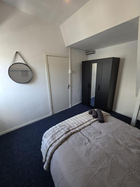Furnished studio near Utrecht Central Station - Image 4