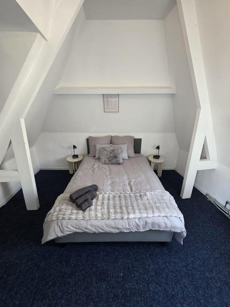 Furnished studio near Utrecht Central Station - Image 2