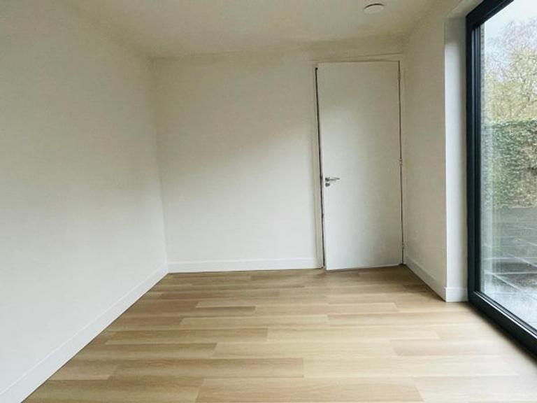 Newly built home with 4 bedrooms in Heesch - Image 8