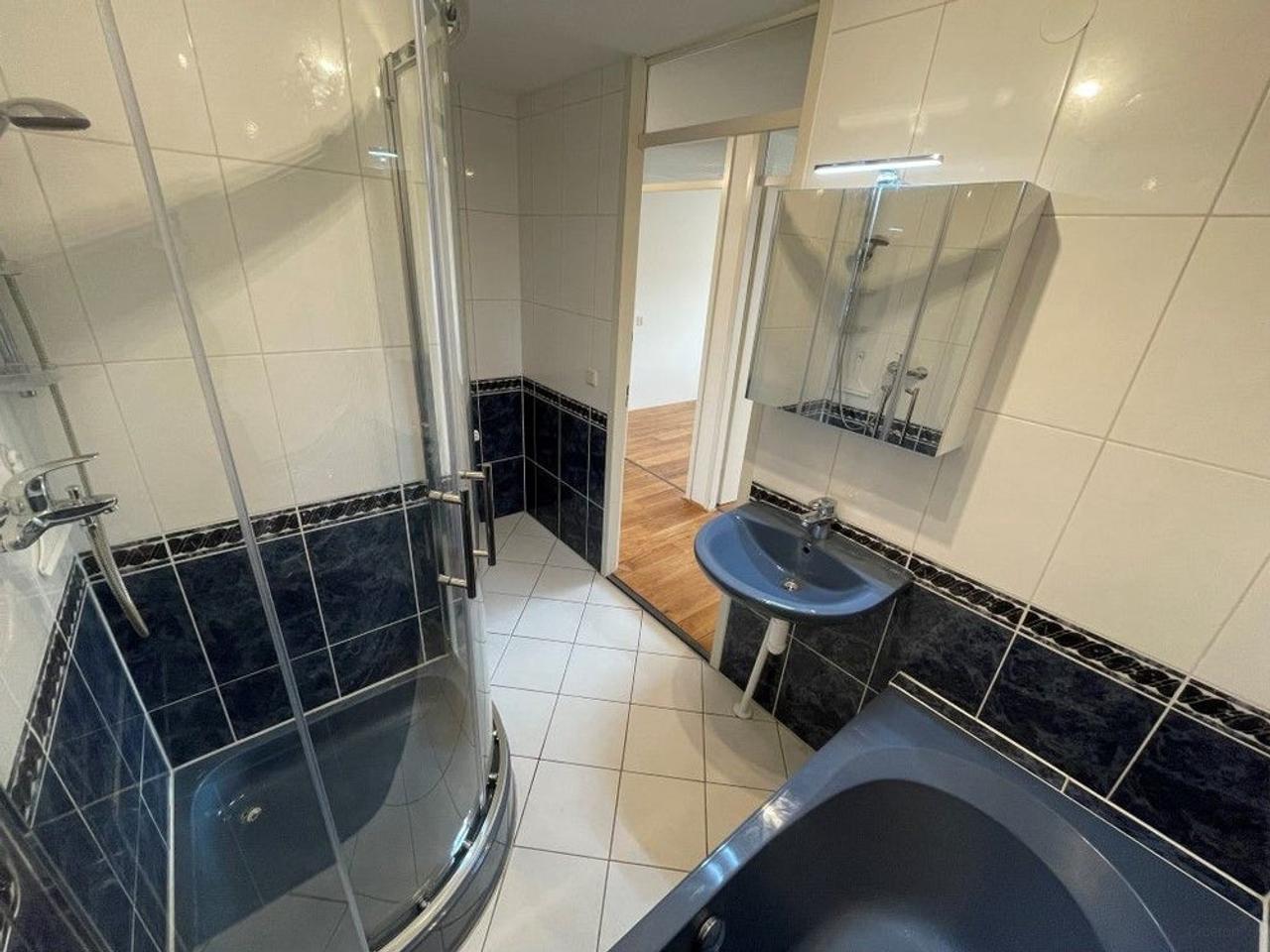 3-room apartment with a view and parking space - Image 11