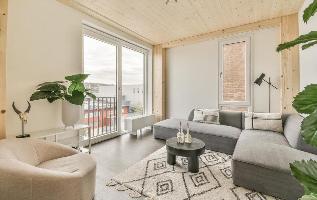 Modern Wooden Apartment in Noord - Image 1