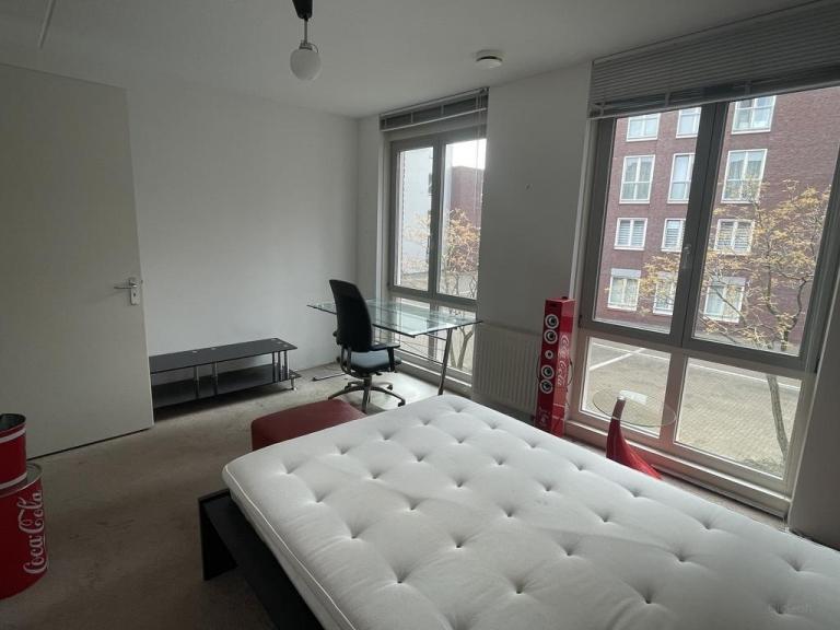 Townhouse with garden and parking space - Image 6