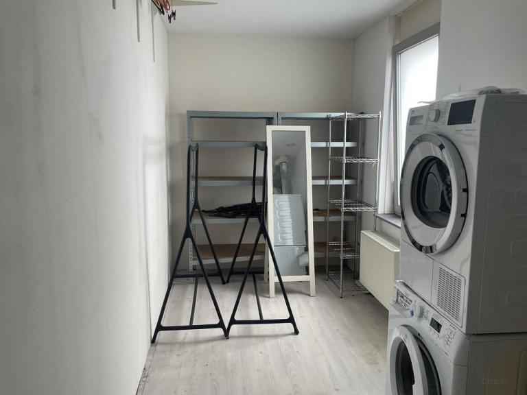 Townhouse with garden and parking space - Image 14