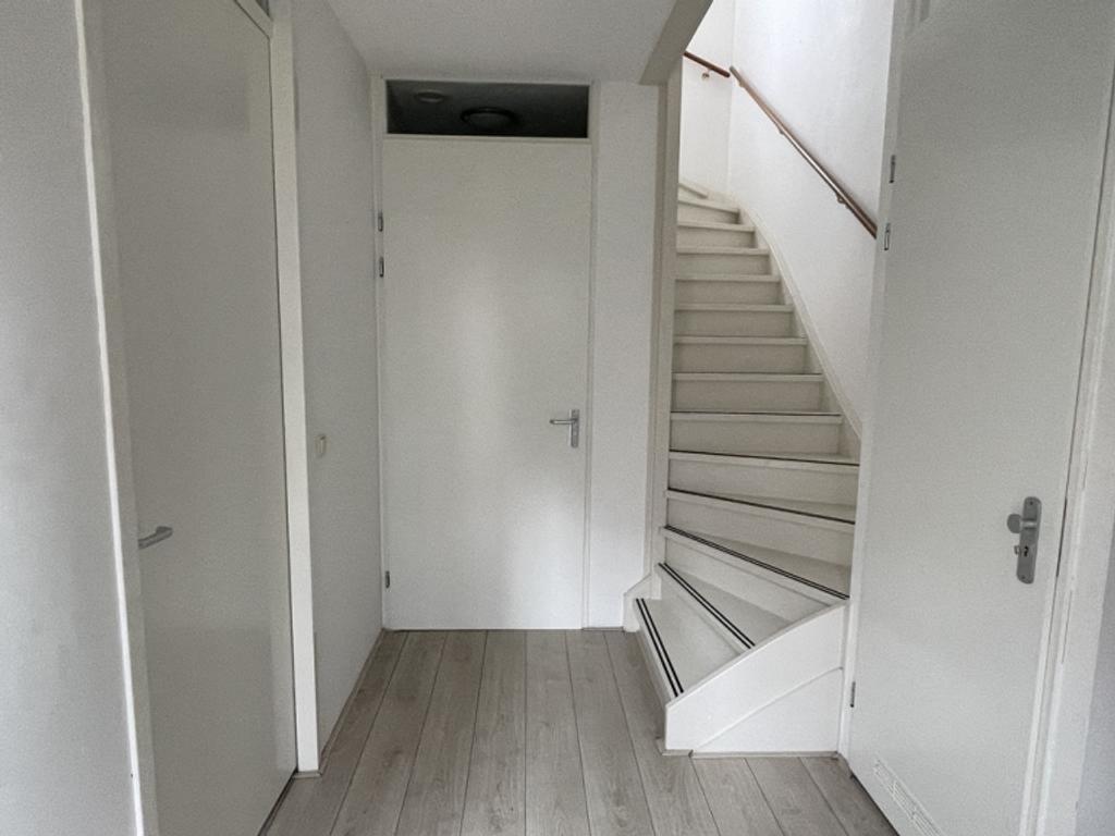 Townhouse with garden and parking space - Image 2