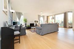 Bright corner apartment with 3 bedrooms - Image 4
