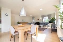 Bright corner apartment with 3 bedrooms - Image 9