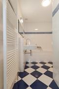 Bright corner apartment with 3 bedrooms - Image 17