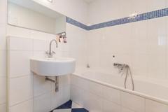 Bright corner apartment with 3 bedrooms - Image 18