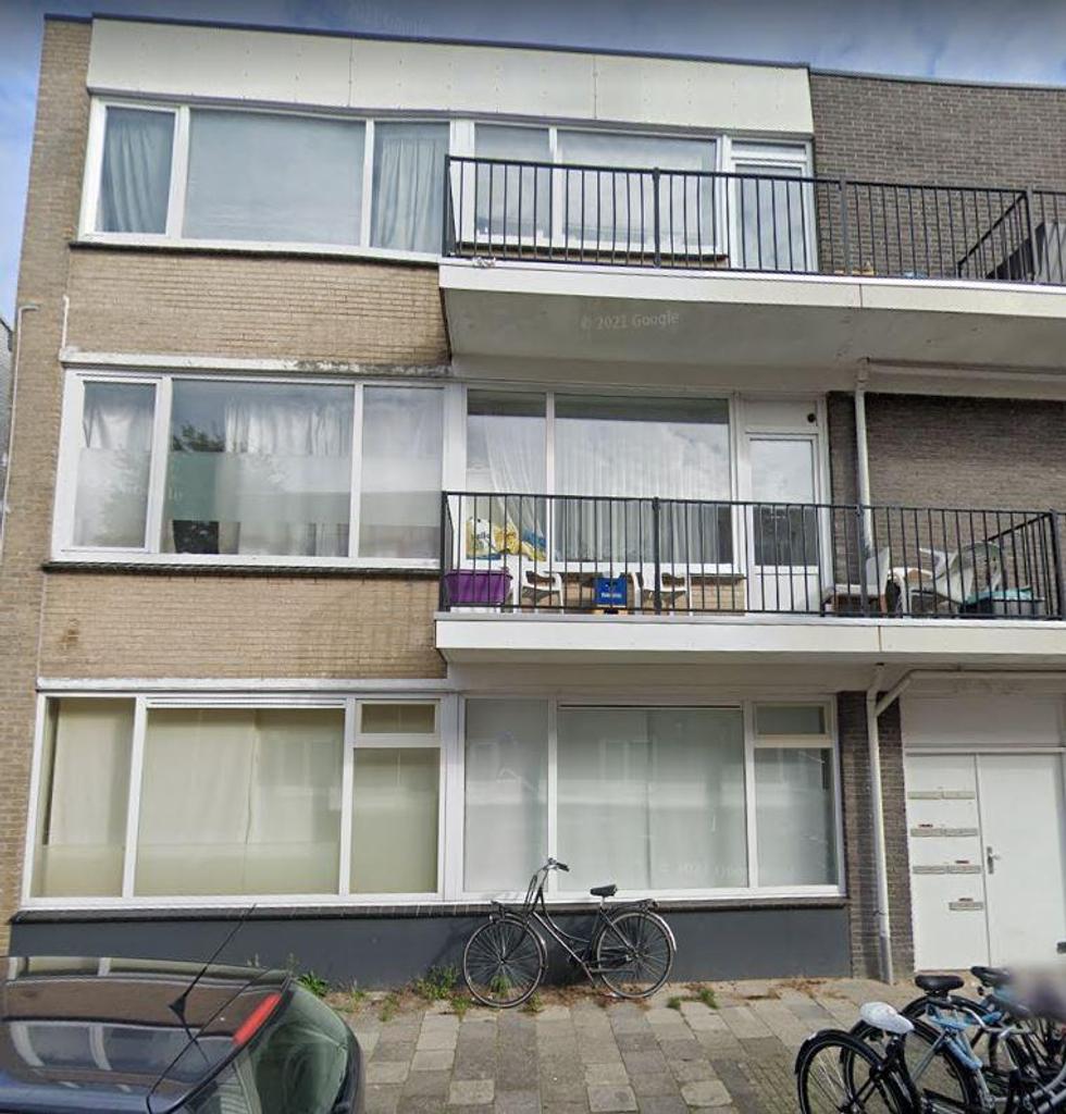 Lichte kamer met dakterras in Tilburg - Afbeelding 1