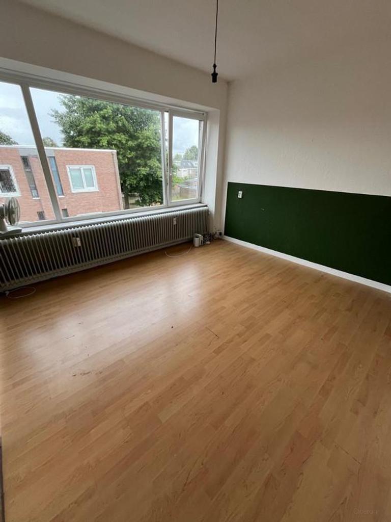 Lichte kamer met dakterras in Tilburg - Afbeelding 2