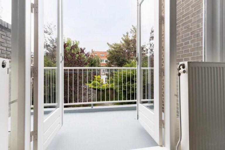 110 m² with 4 bedrooms and balcony - Image 8