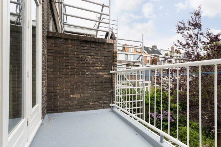 110 m² with 4 bedrooms and balcony - Image 9