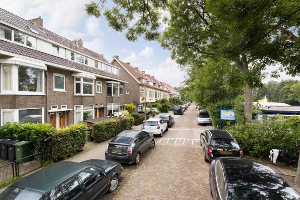 110 m² with 4 bedrooms and balcony - Image 1