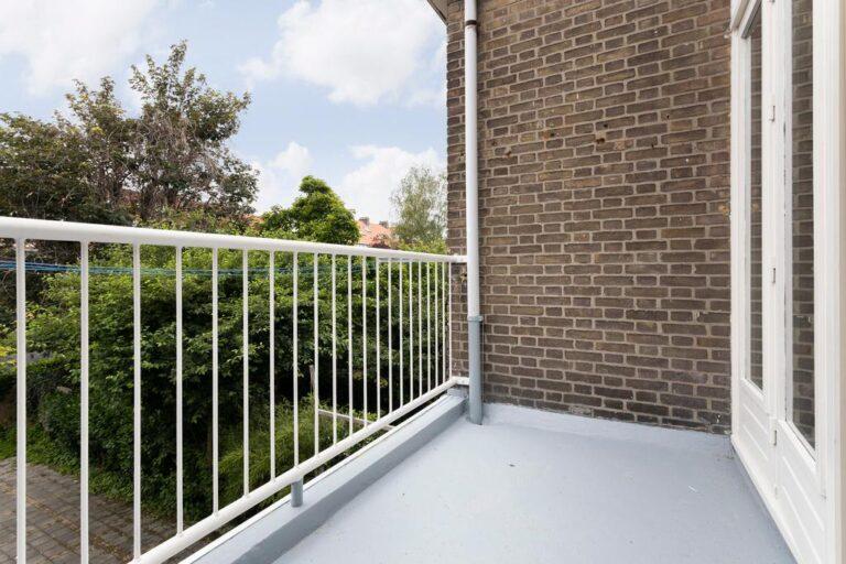 110 m² with 4 bedrooms and balcony - Image 10