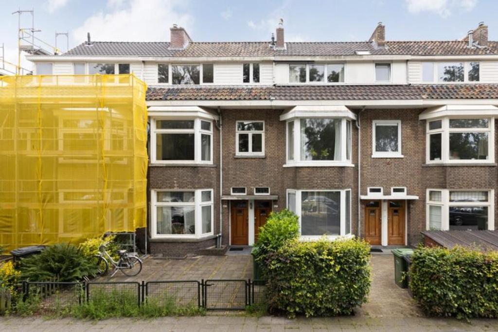 110 m² with 4 bedrooms and balcony - Image 2