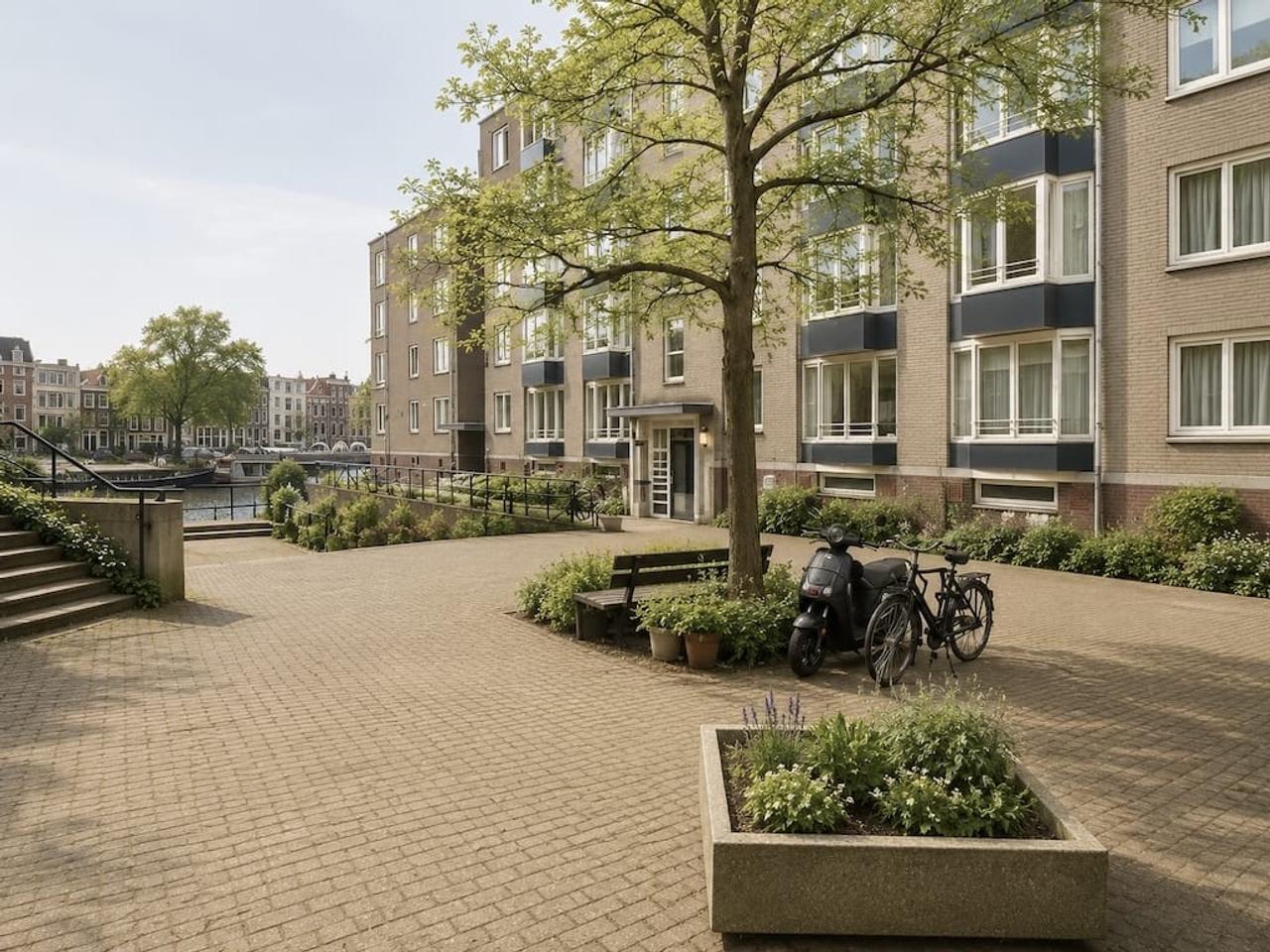 Furnished house with balcony in City Center - Image 14