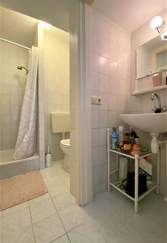 Studio with separate bedroom in Heer - Image 9