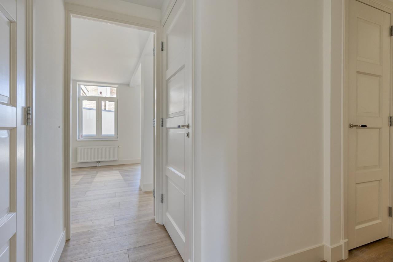 2-bedroom apartment with roof terrace - Image 12