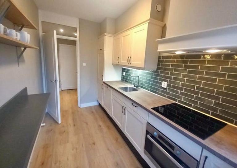 Furnished 1-bedroom apartment with balcony - Image 5
