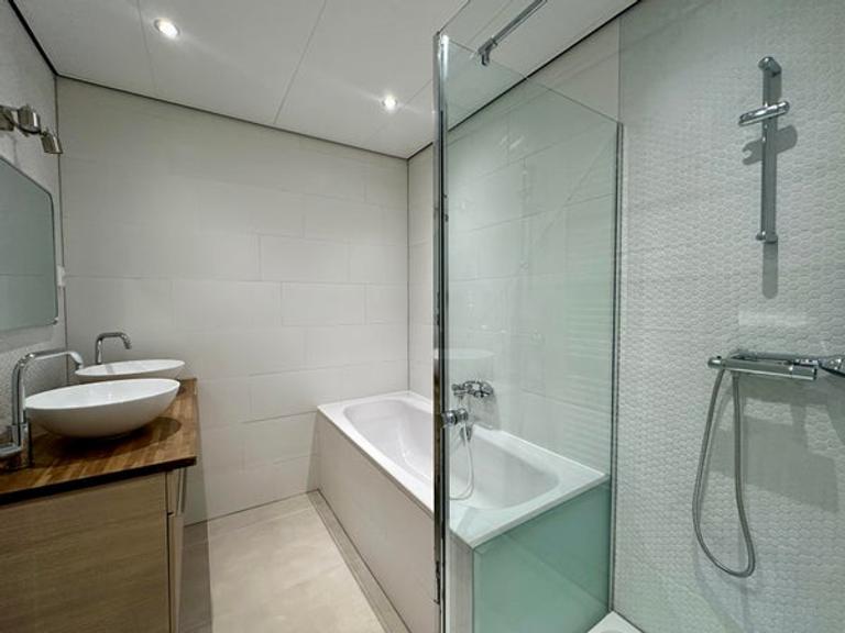 Furnished 1-bedroom apartment with balcony - Image 8