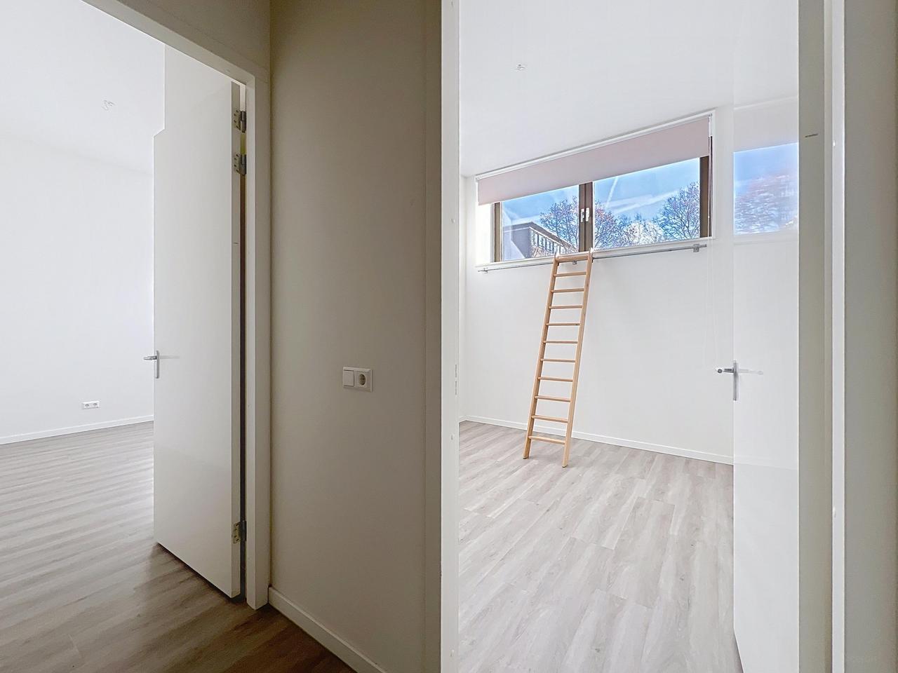 122 m² Live-Work Apartment in Oostenburg - Image 8