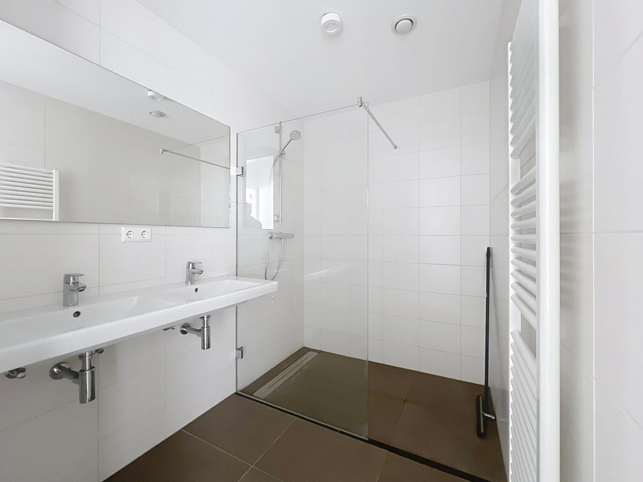 122 m² Live-Work Apartment in Oostenburg - Image 11
