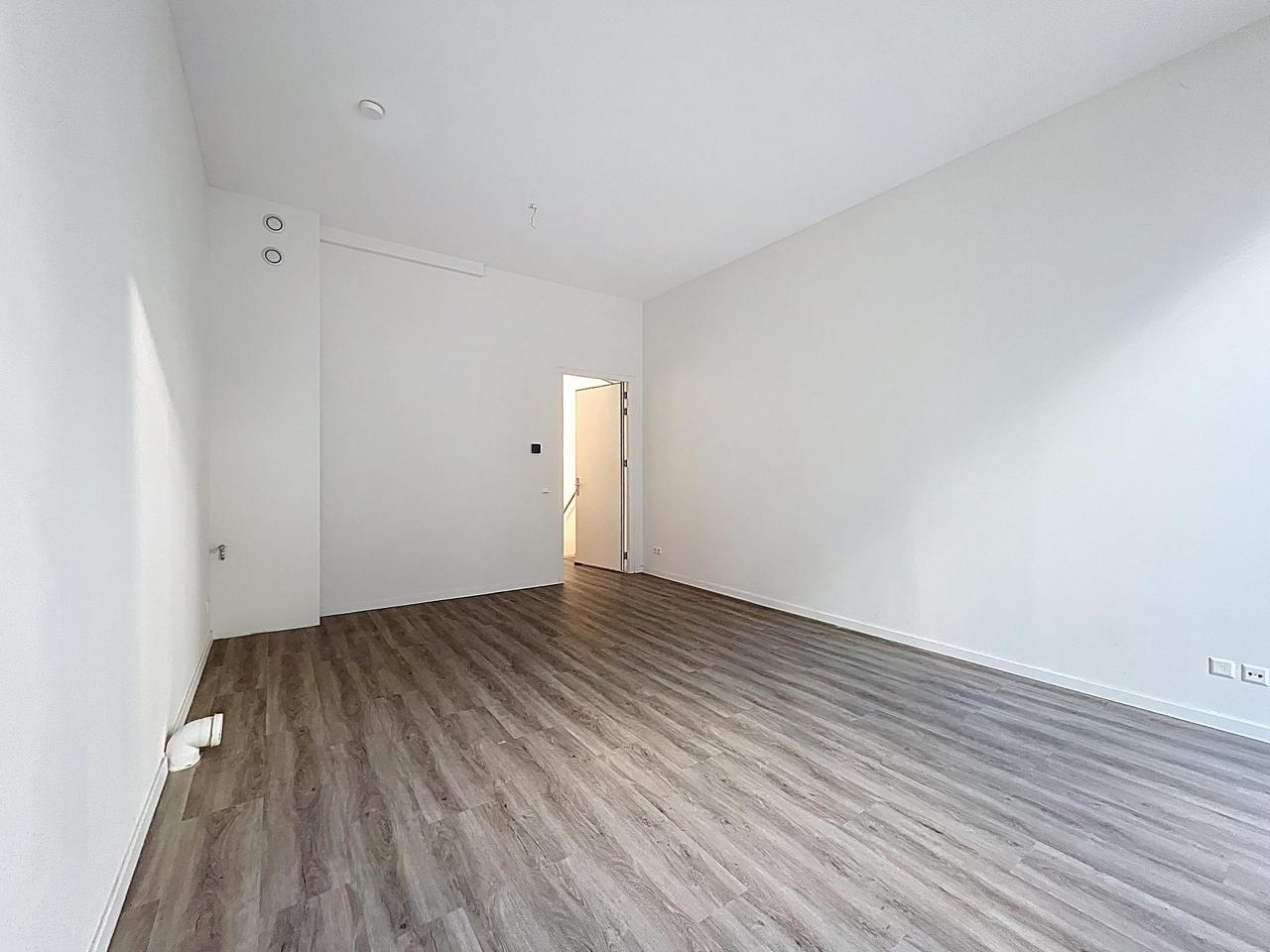122 m² Live-Work Apartment in Oostenburg - Image 13