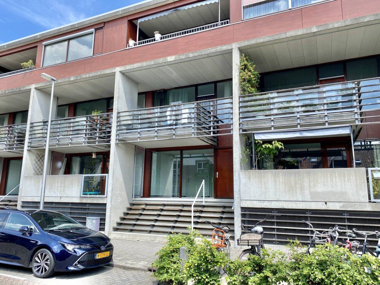 Bright 4-room apartment Rivierenwijk - Image 1