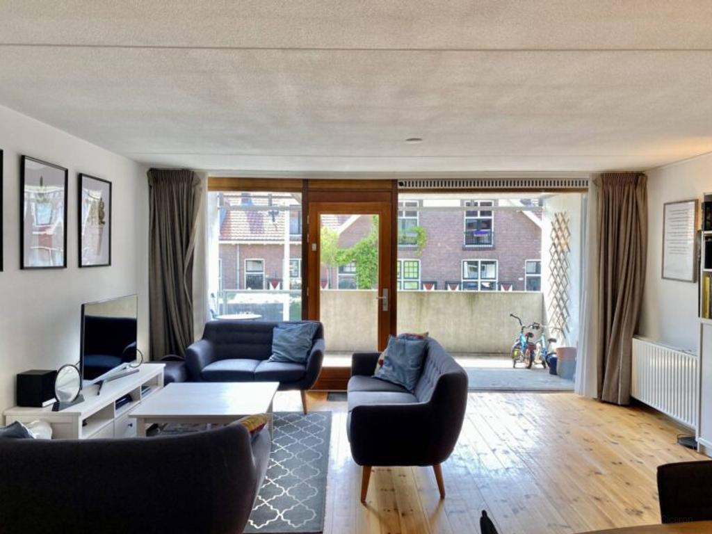Bright 4-room apartment Rivierenwijk - Image 3
