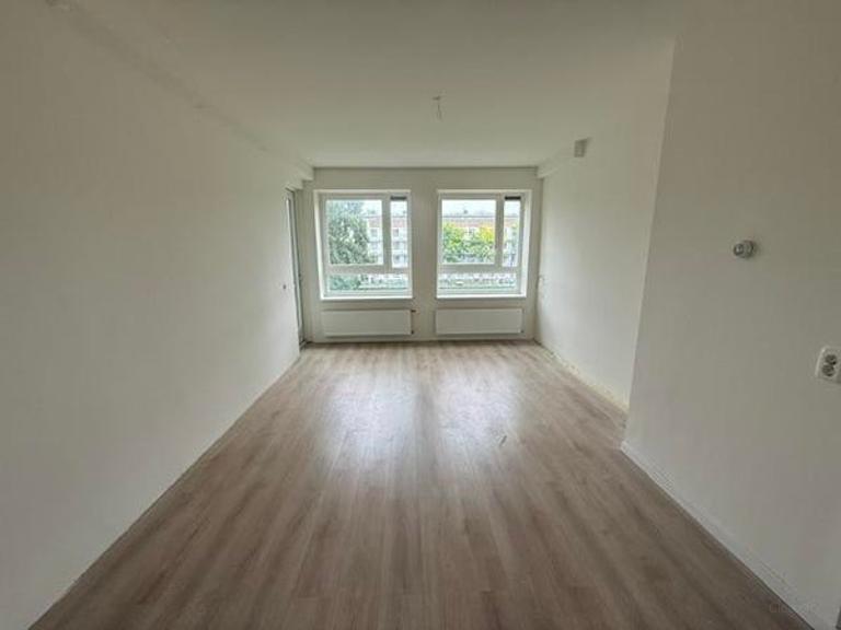Energy label A apartment with balcony in Geuzenveld - Image 2