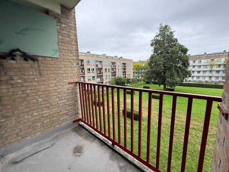 Energy label A apartment with balcony in Geuzenveld - Image 12