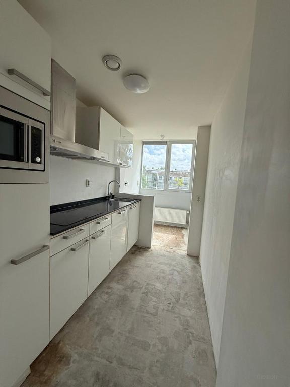 3-room apartment with balcony in Geuzenveld - Image 6