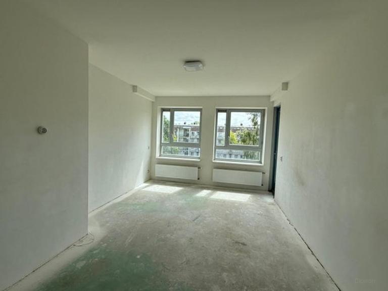 3-room apartment with balcony in Geuzenveld - Image 3