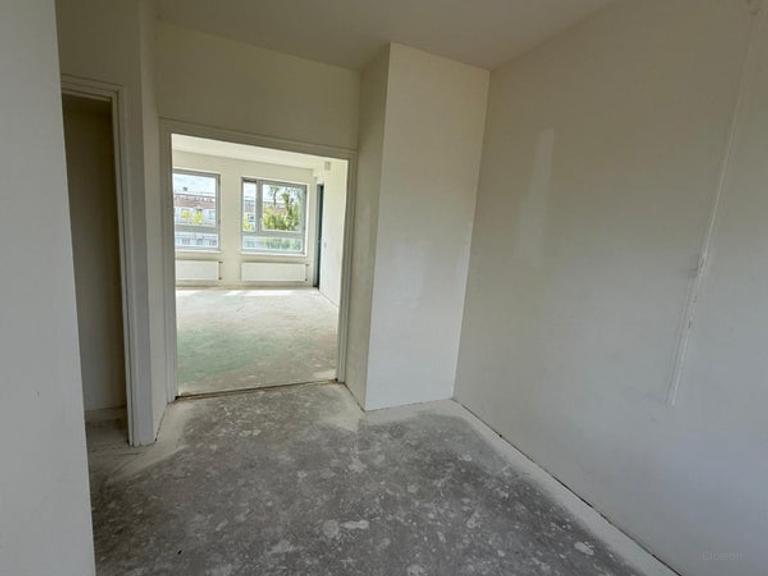 3-room apartment with balcony in Geuzenveld - Image 4