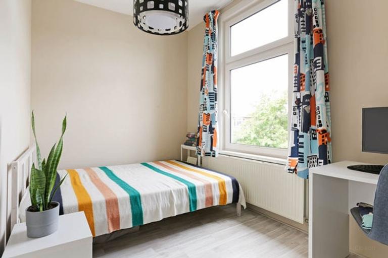 Furnished 2-bedroom apartment in Voorburg - Image 12