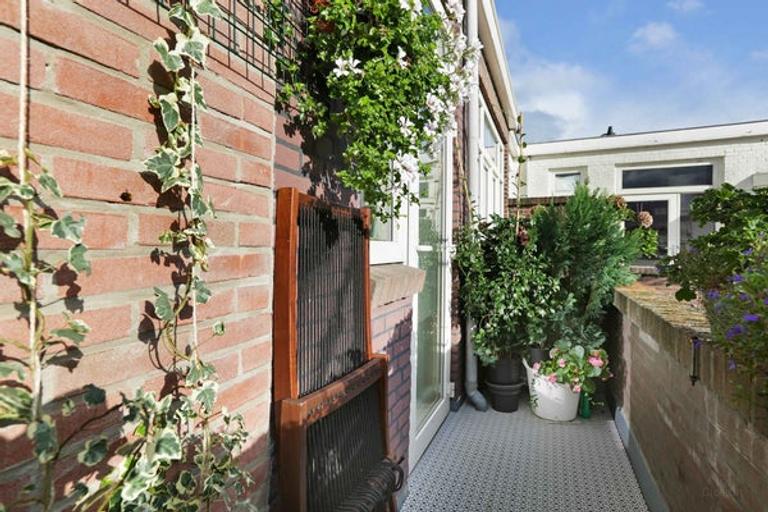Furnished 2-bedroom apartment in Voorburg - Image 17