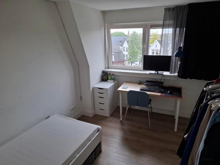 Student Room in Roombeek with Balcony - Image 2