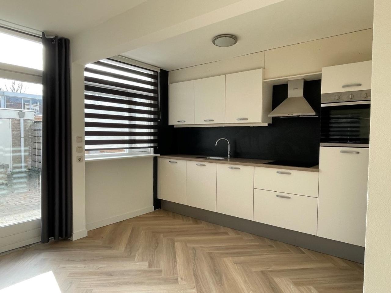 Hoekwoning met tuin en oprit in Eindhoven - Afbeelding 8