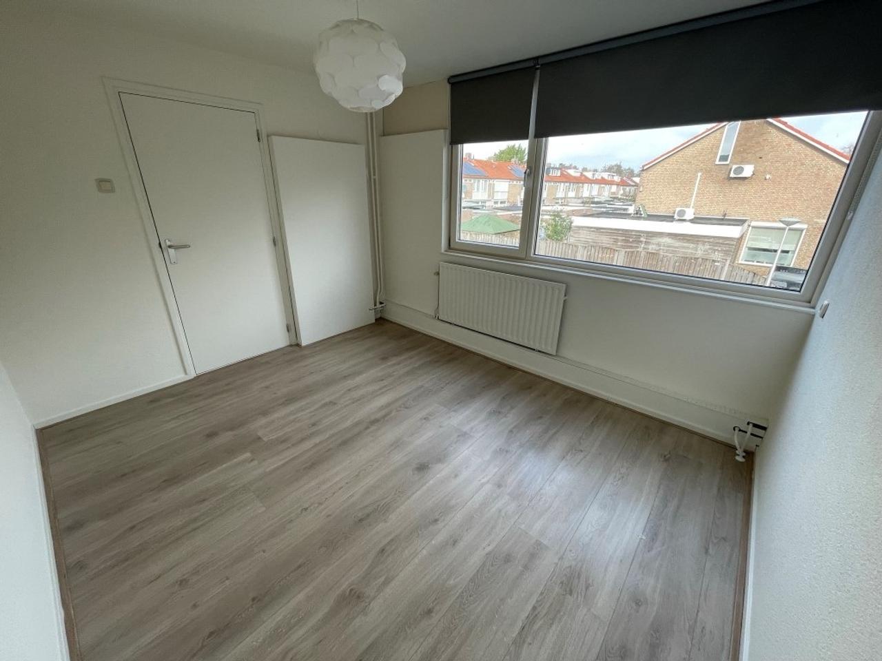 Hoekwoning met tuin en oprit in Eindhoven - Afbeelding 9